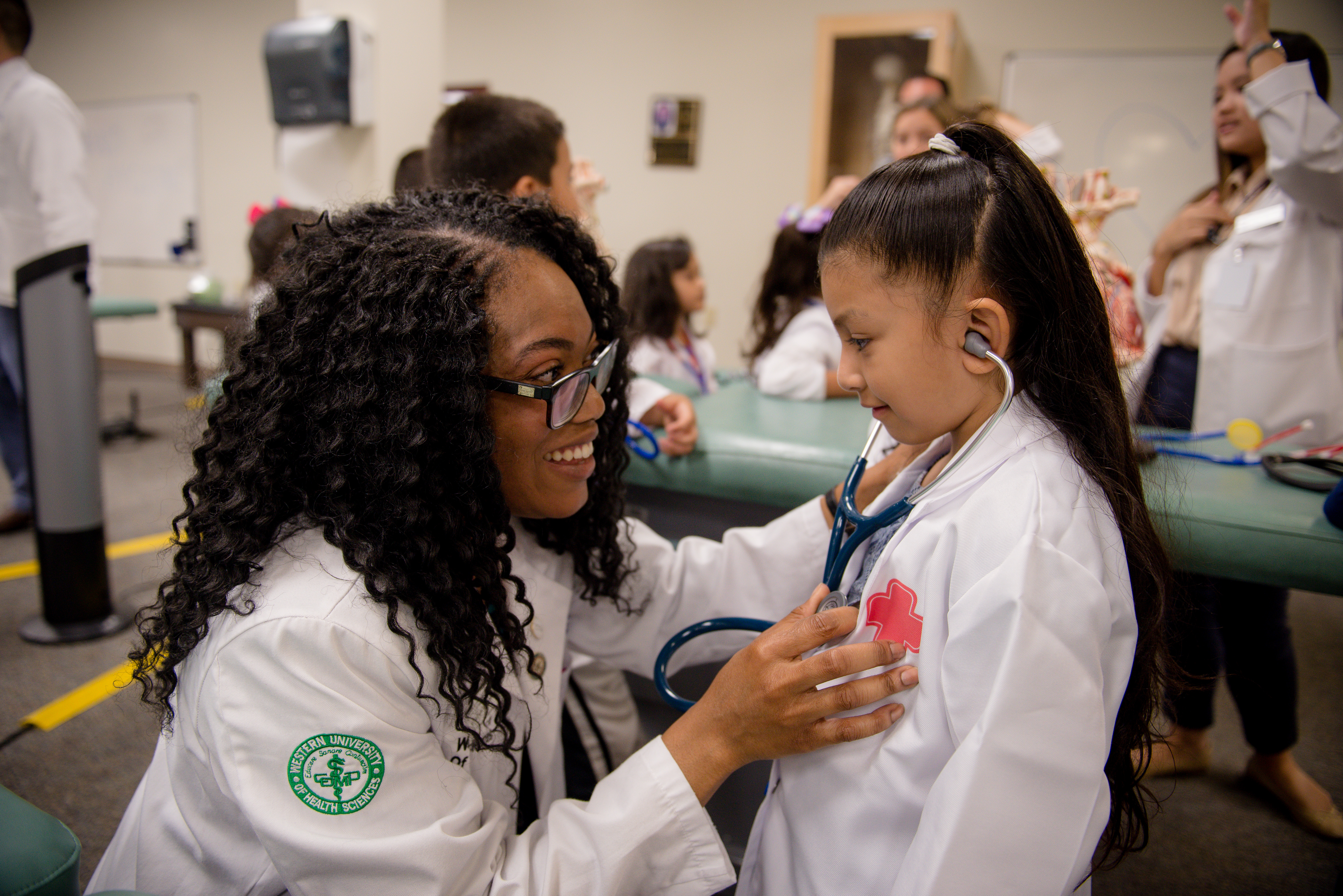 Kindergarteners Test Their Skills at Mini-medical School at WesternU